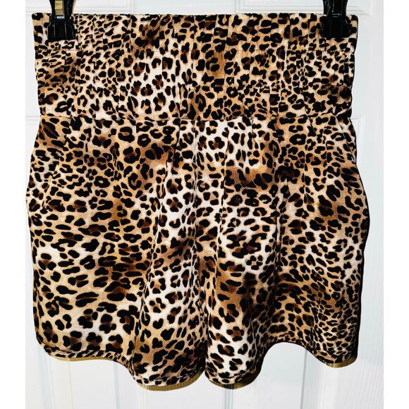 NEW IN Leapord Print Activewear Shorts in‎ Mocha size Small NEW - Picture 3 of 9